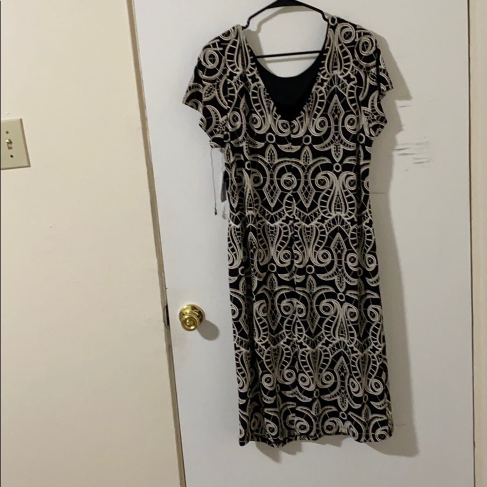 Dress - Picture 2 of 2